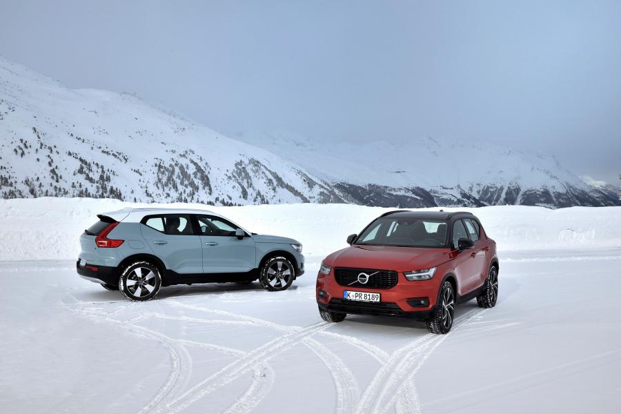  Volvo XC40 D4 R-Design 2017 года  (WW) (фото 42 из 44)
